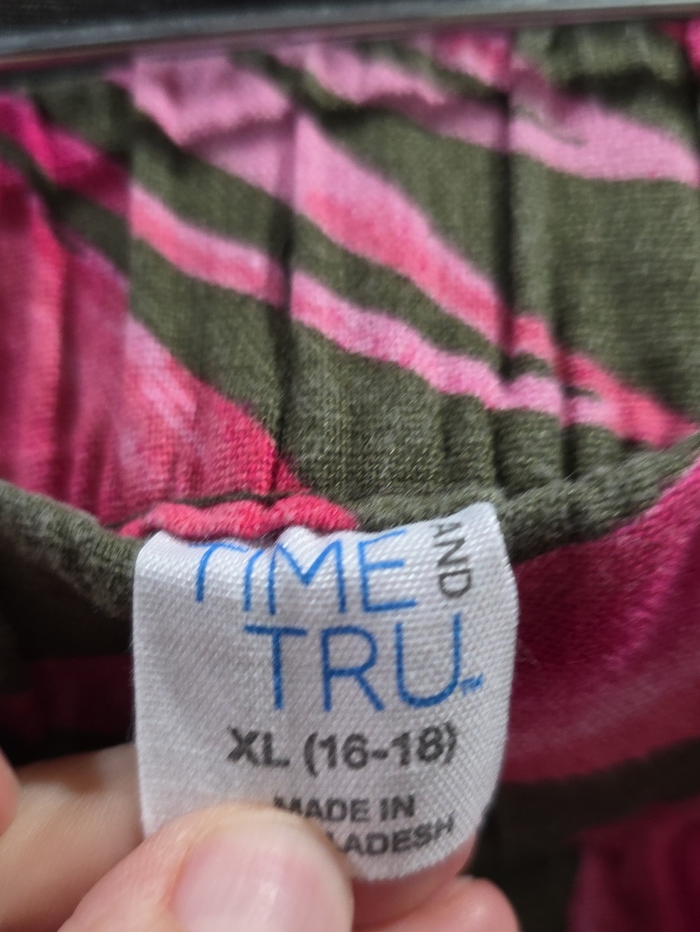 Time and Tru Pink Tropical Leaf Elastic-Waist Shorts - Picture 2 of 5